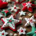 découvrez un guide simple et créatif pour réaliser vos propres décorations de noël faites main. apprenez à coudre des ornements charmants pour embellir votre sapin et votre maison durant les fêtes.