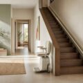 Illustration editoriale pour article: Astuces incontournables pour entretenir et sublimer votre terrasse en bois toute l'année