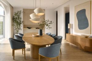Salle manger elegante table bois chaises design suspension luminaire