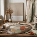 Illustration de l'article sur Comment créer la couleur taupe en mélangeant des peintures : guide pratique - photographie