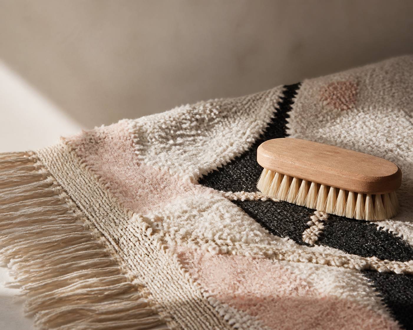 Détail de fibres de tapisserie avec brosse douce
